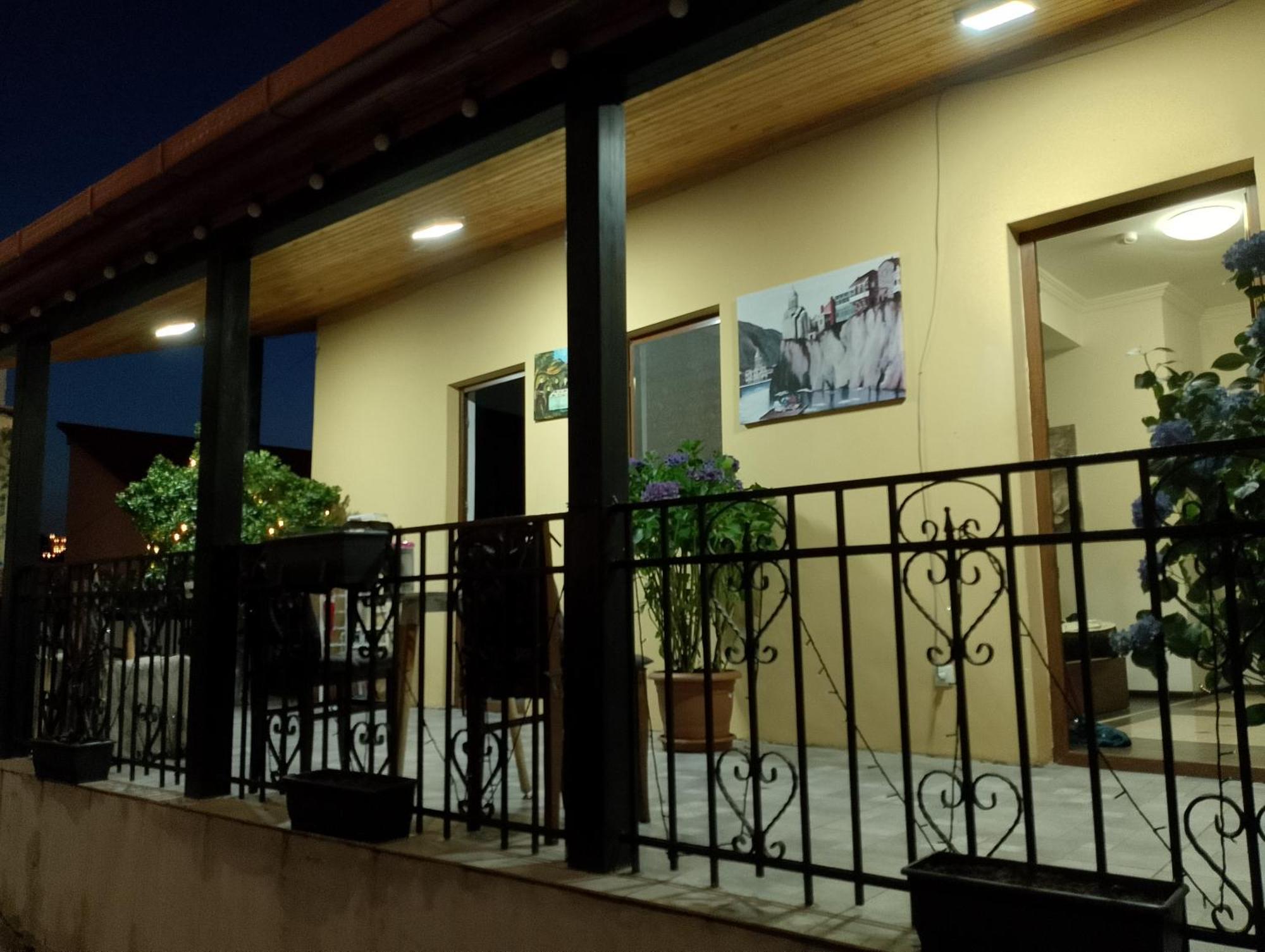 Two Lions Hotel Tbilisi Exterior foto