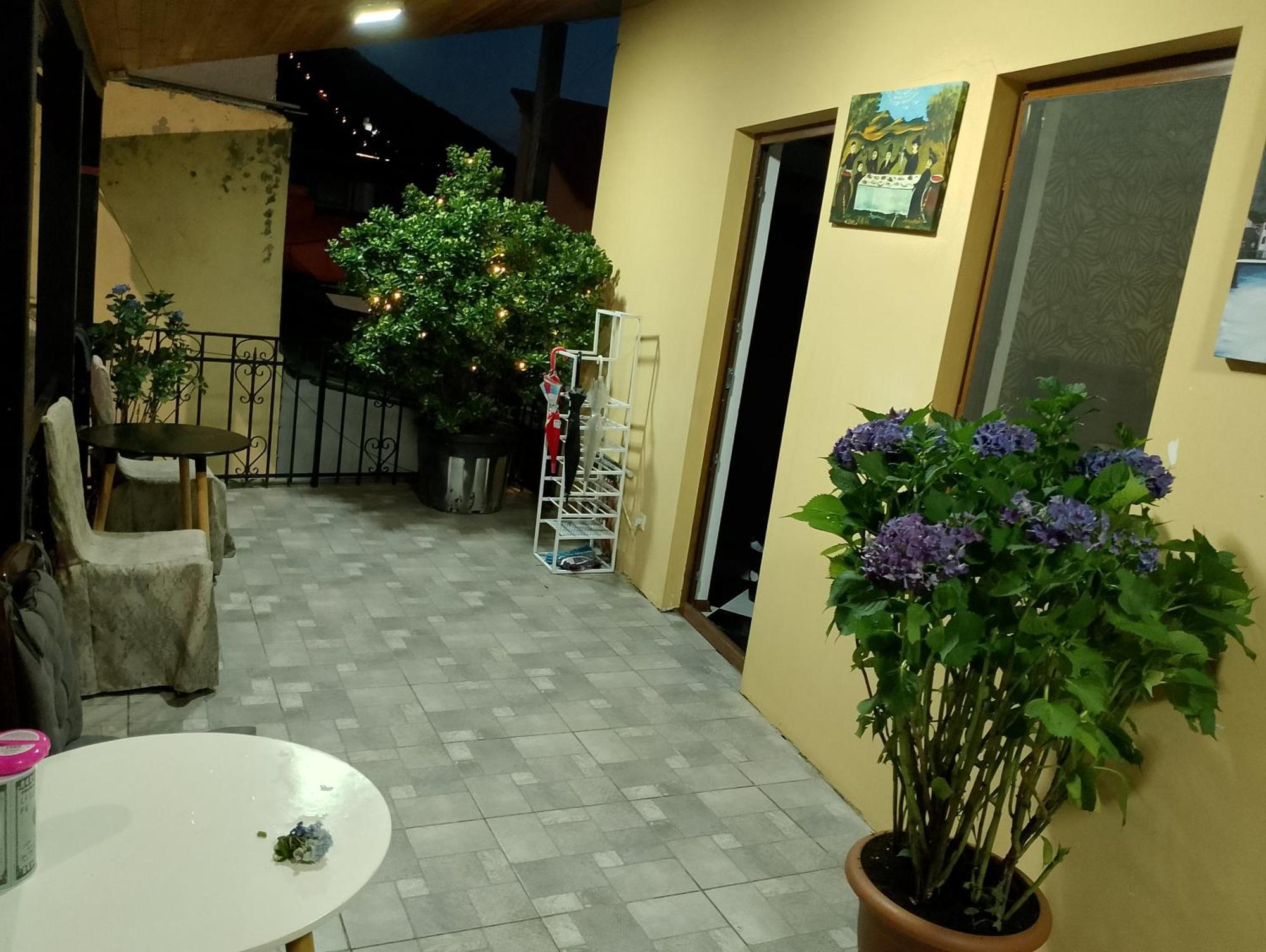 Two Lions Hotel Tbilisi Exterior foto